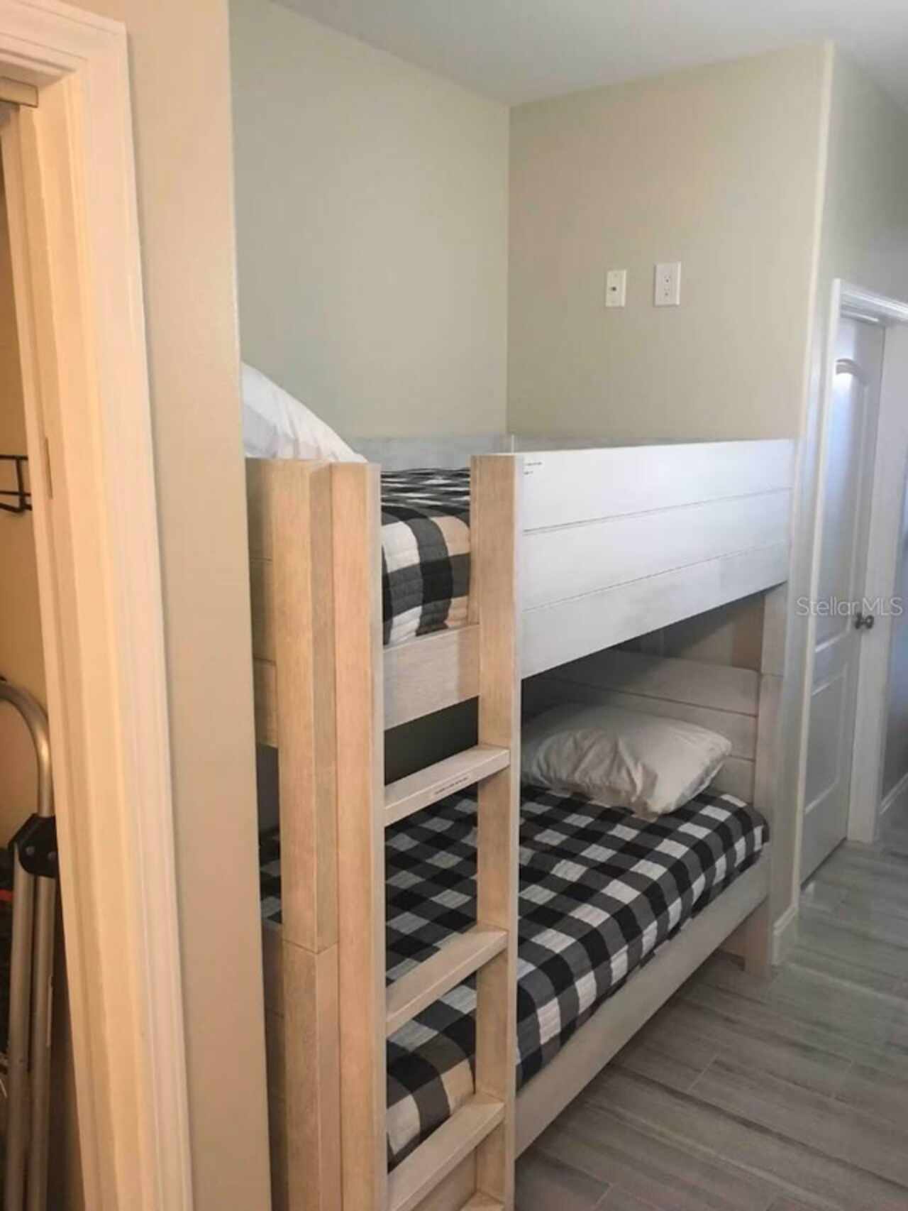 Listing Photo 17