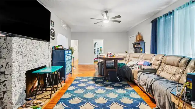 Listing Photo 8