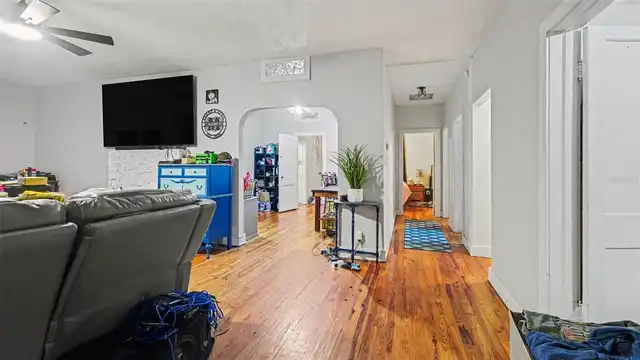 Listing Photo 9
