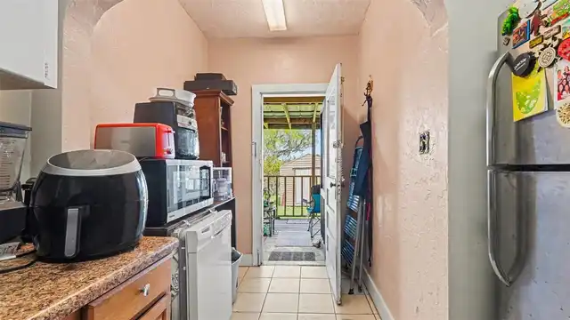Listing Photo 12