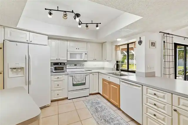 Listing Photo 11
