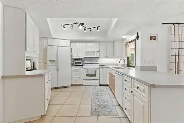Listing Photo 12