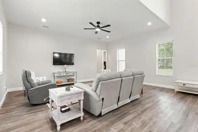 Listing Photo 11