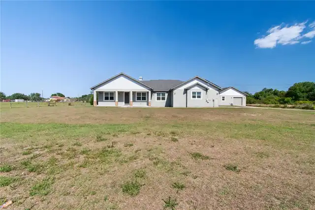 Listing Photo 12