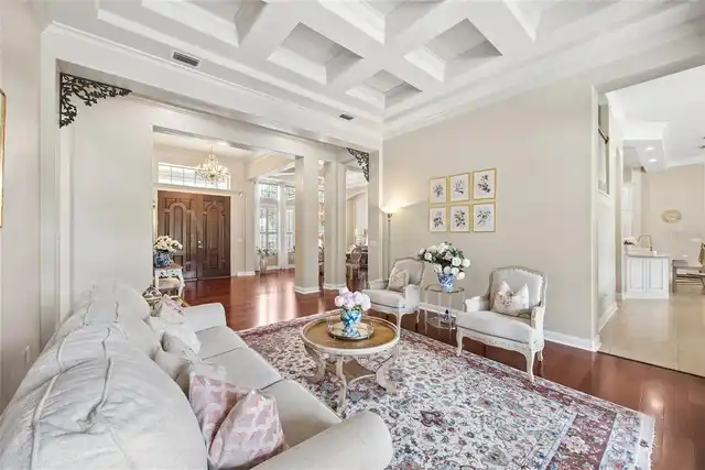 Listing Photo 11