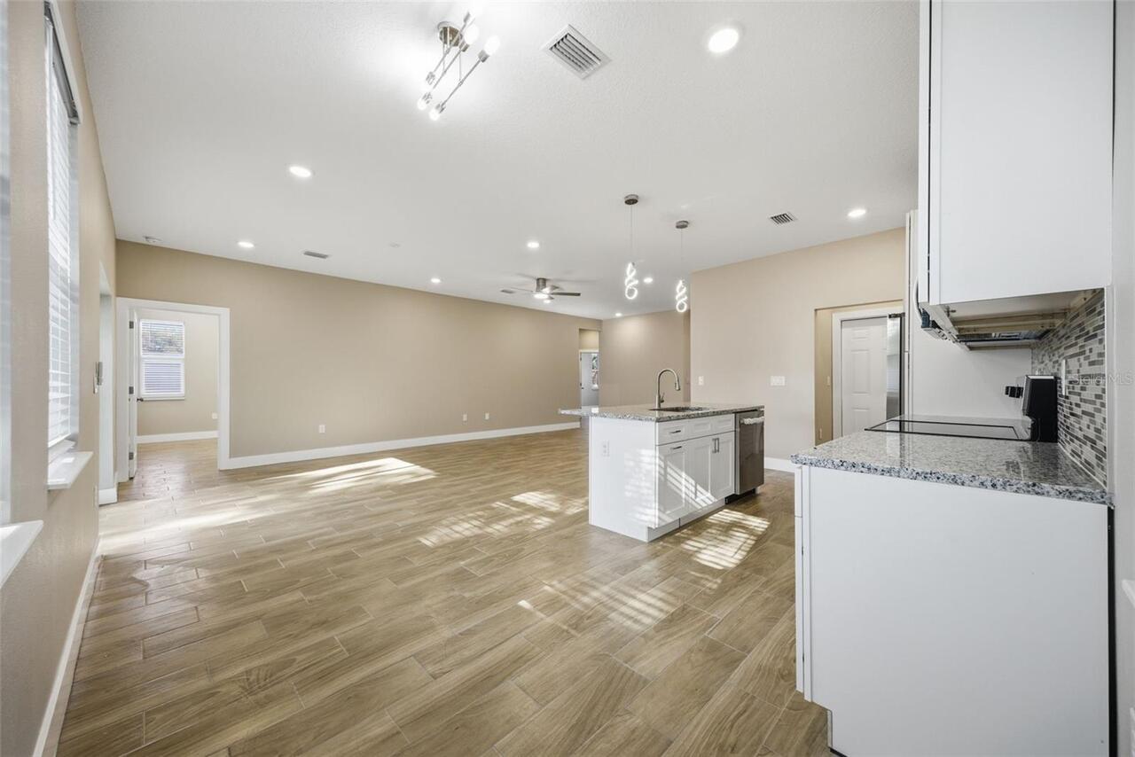 Listing Photo 14