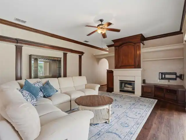 Listing Photo 9