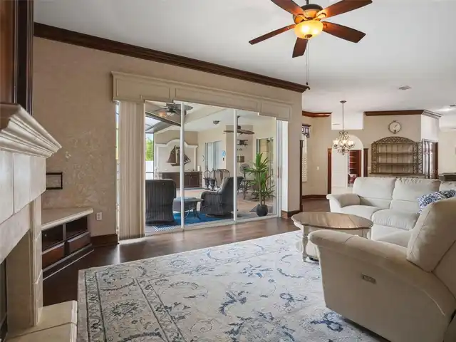 Listing Photo 12