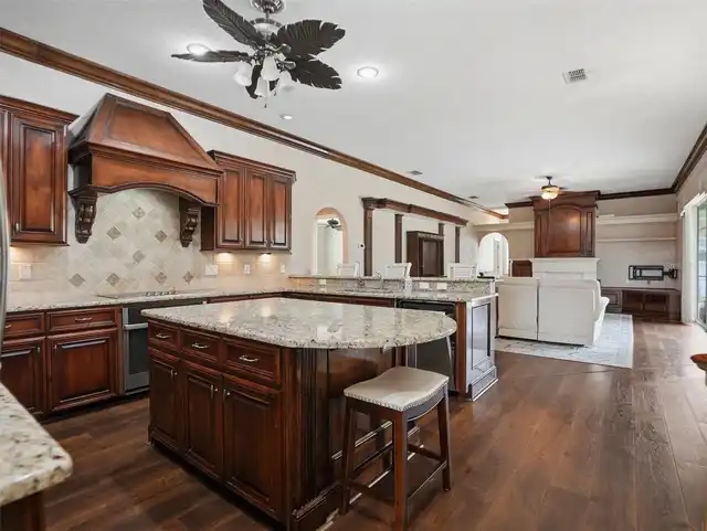 Listing Photo 14