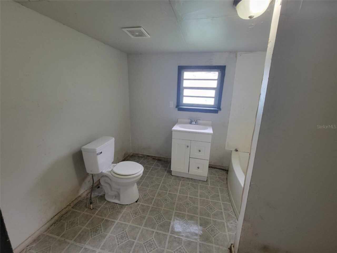 Listing Photo 12