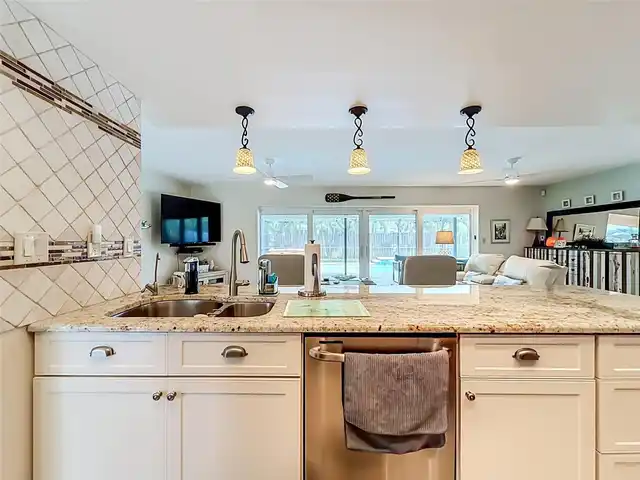 Listing Photo 12