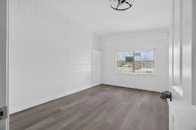 Listing Photo 14