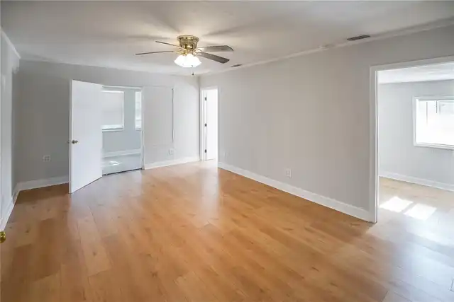 Listing Photo 6