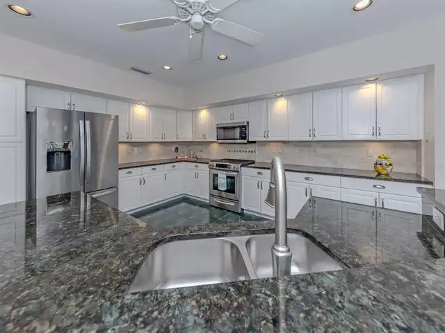 Listing Photo 9