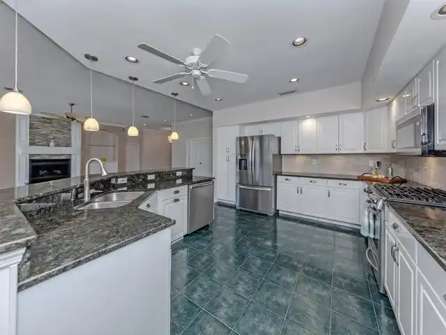 Listing Photo 10