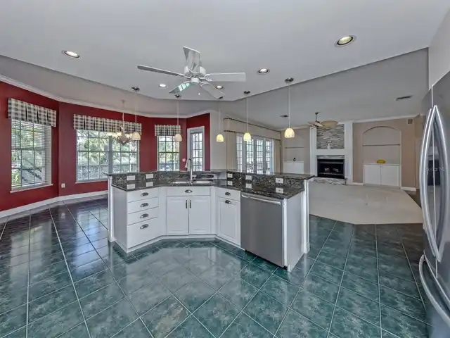 Listing Photo 11
