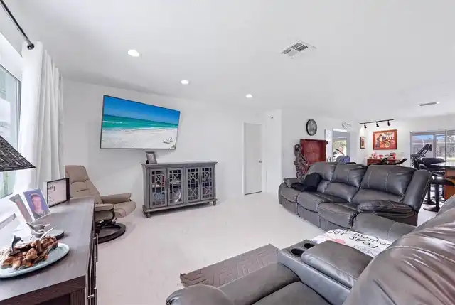 Listing Photo 15