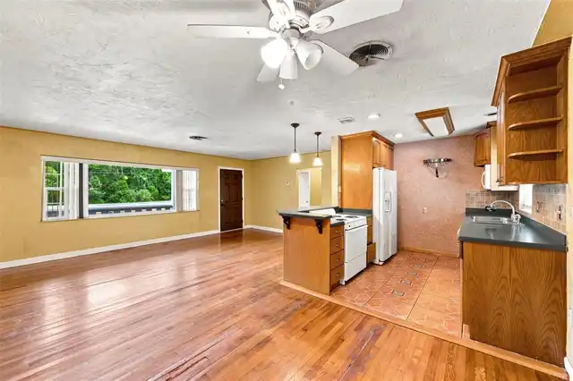 Listing Photo 7