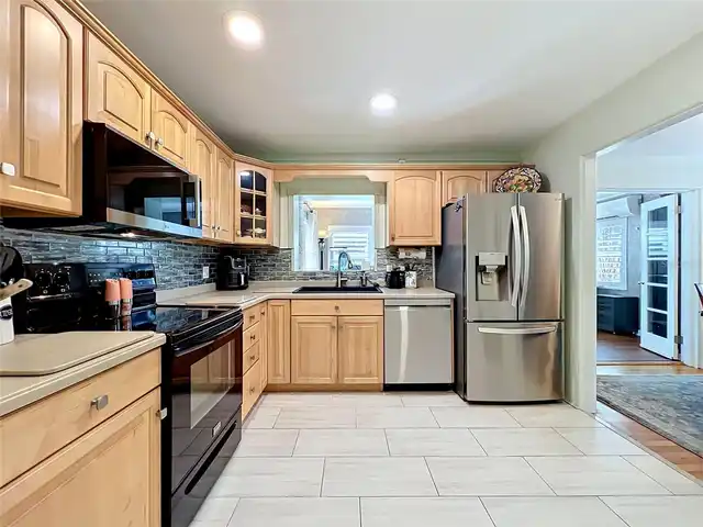 Listing Photo 17