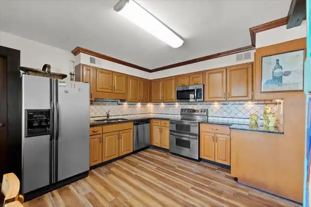 Listing Photo 12