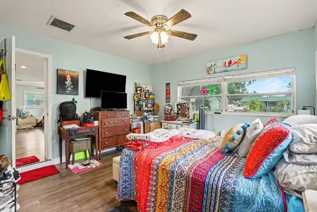 Listing Photo 9