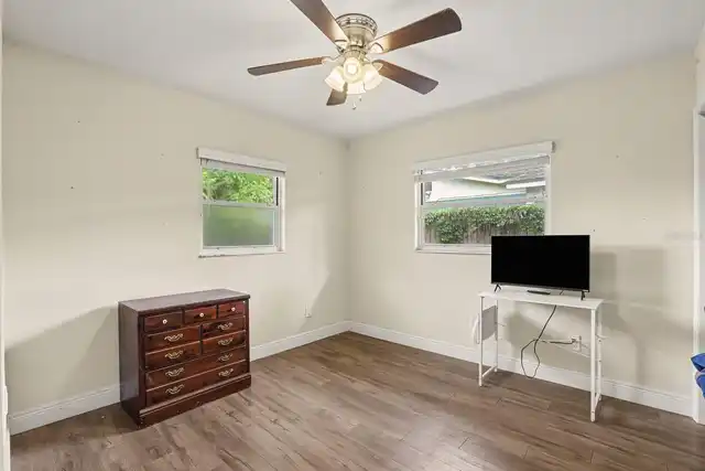 Listing Photo 8