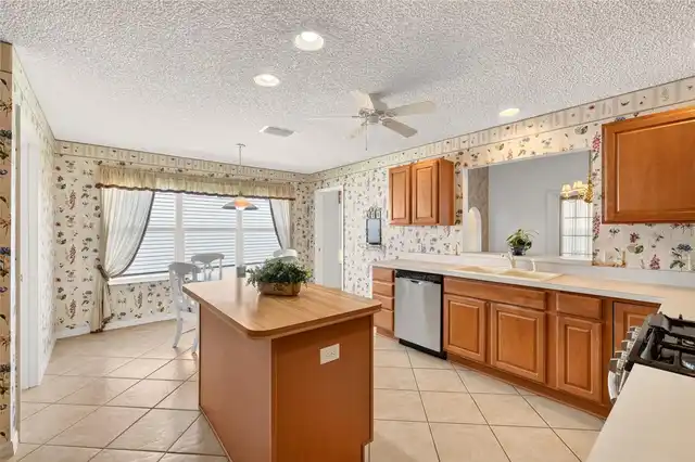 Listing Photo 10