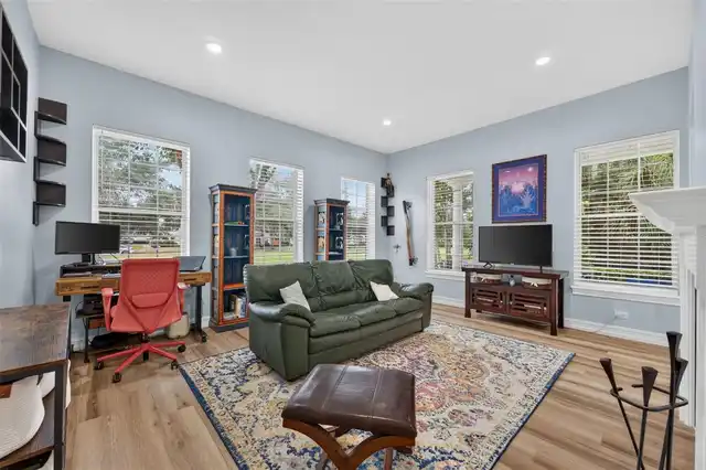 Listing Photo 14