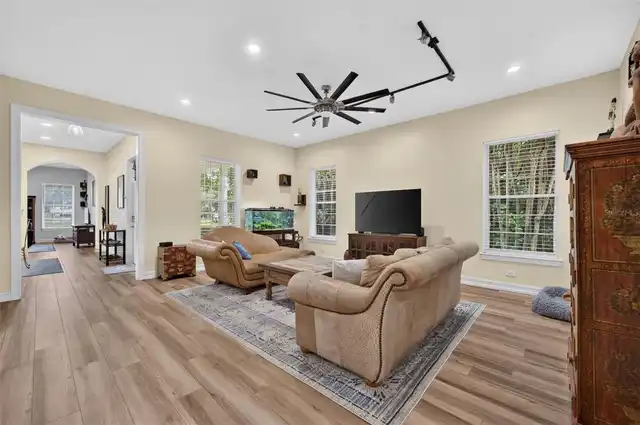 Listing Photo 16