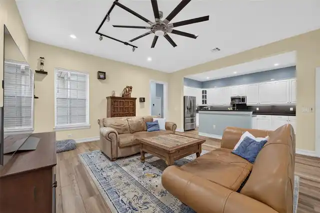 Listing Photo 18