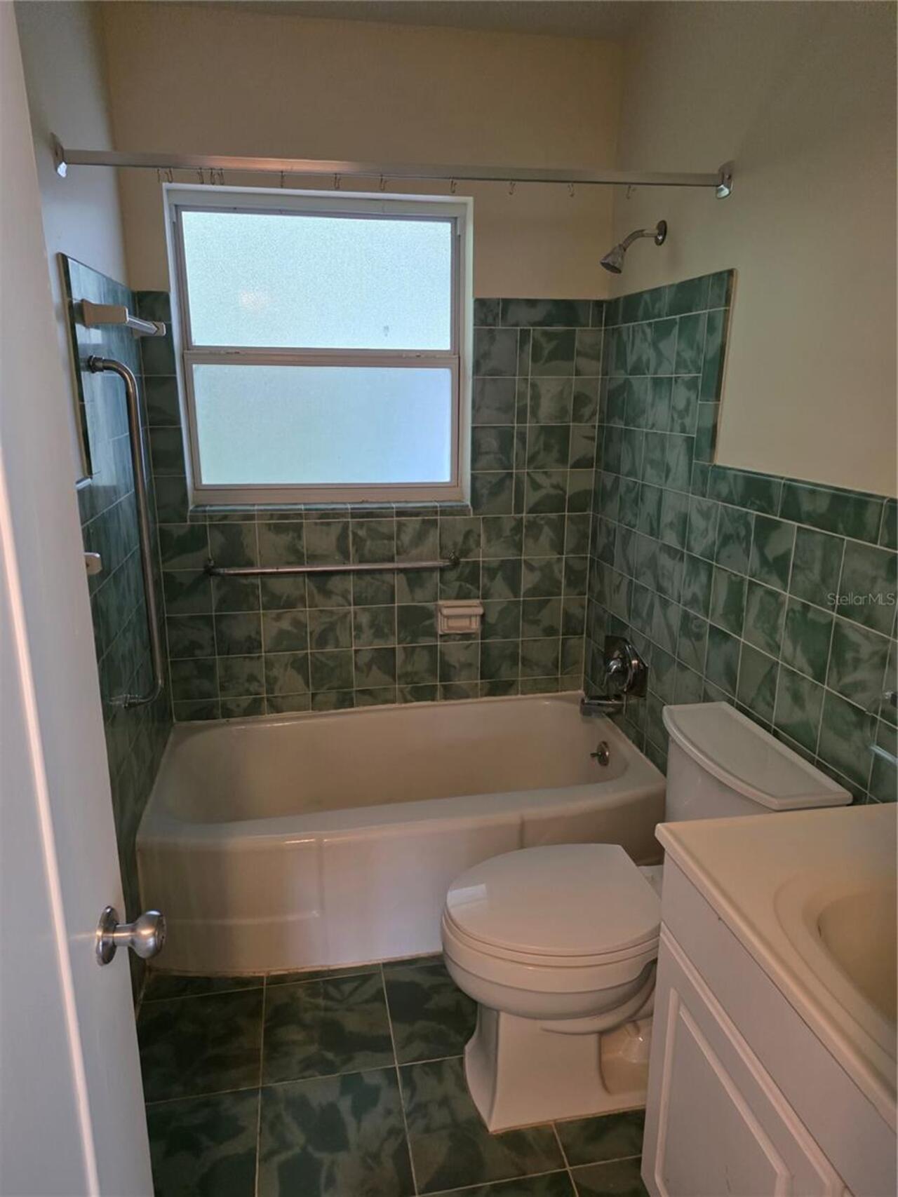 Listing Photo 12