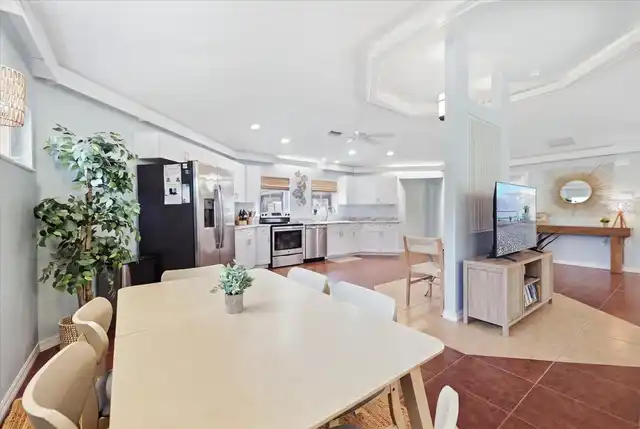 Listing Photo 9