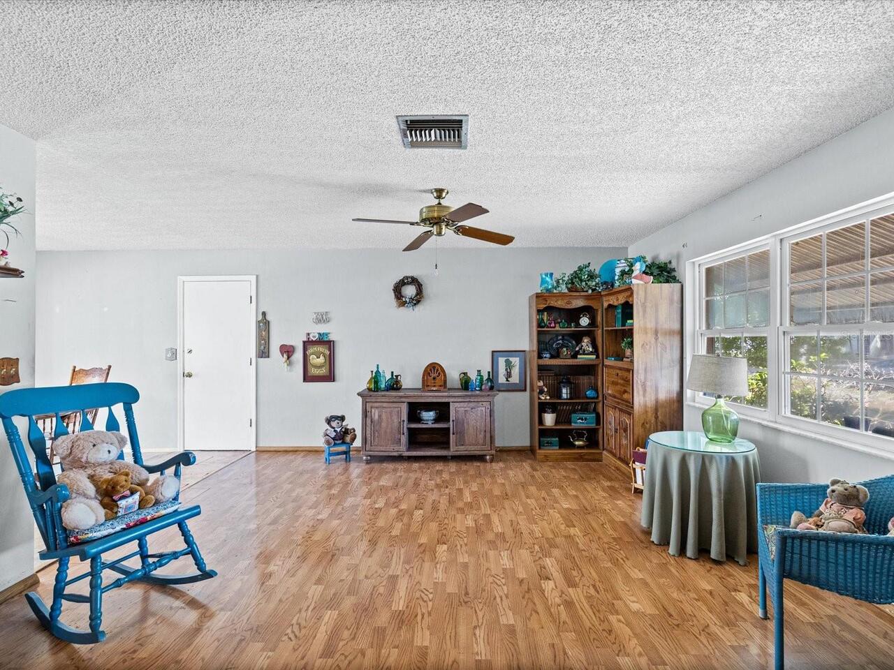 Listing Photo 9