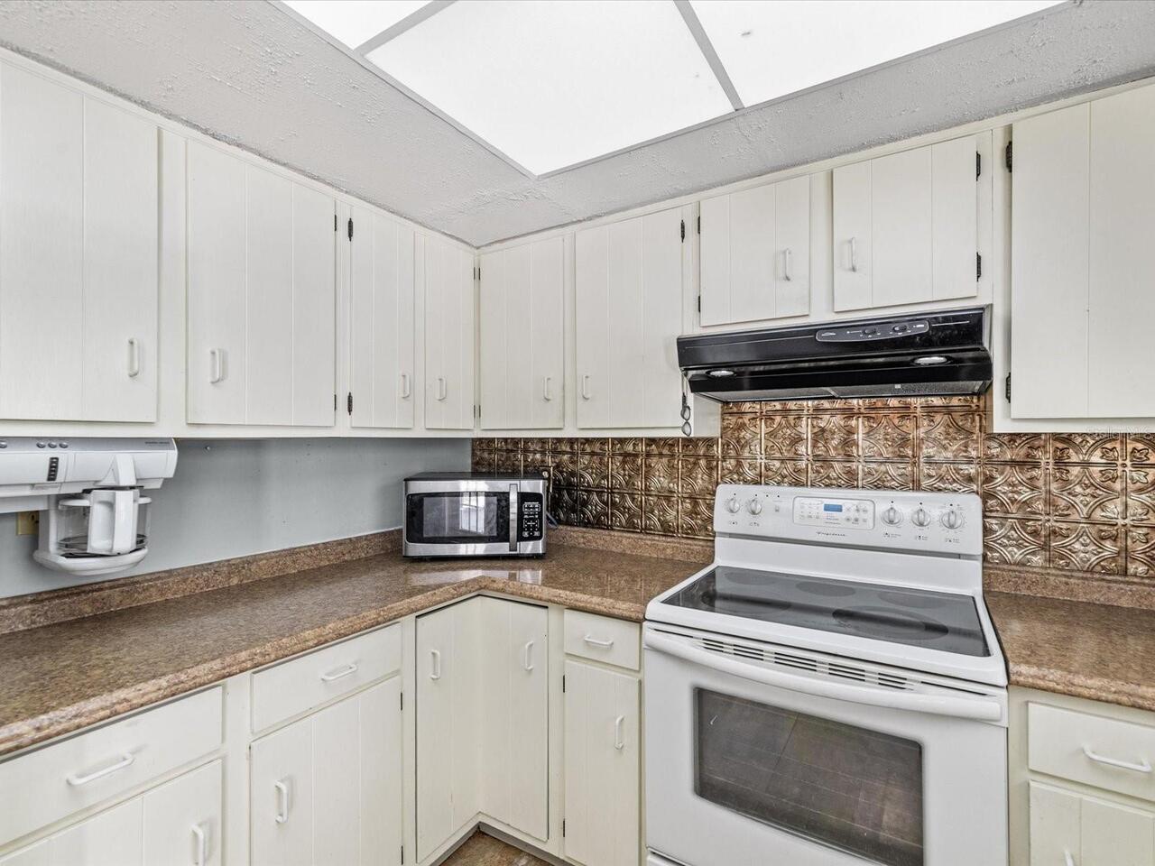 Listing Photo 16