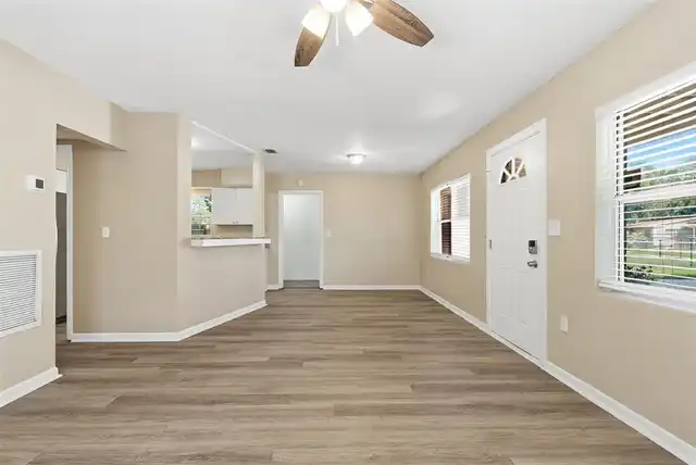 Listing Photo 9