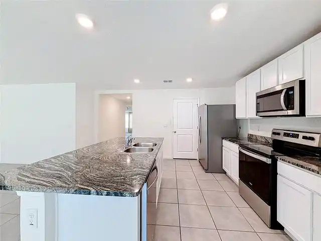 Listing Photo 8