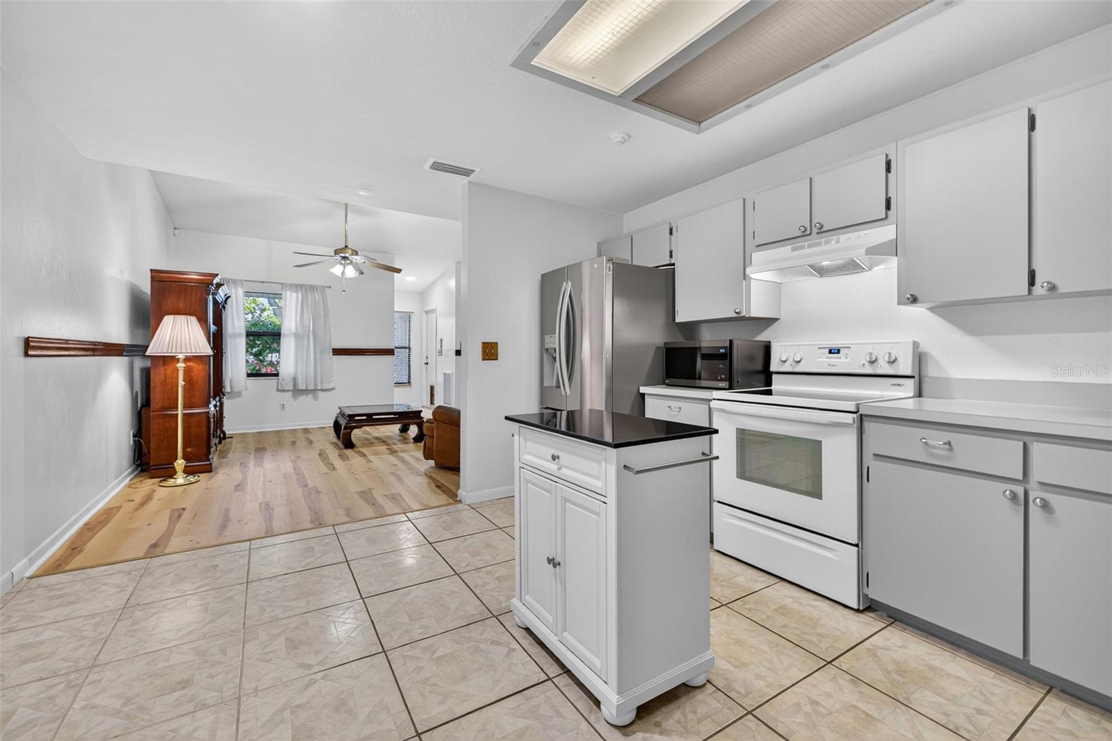 Listing Photo 12