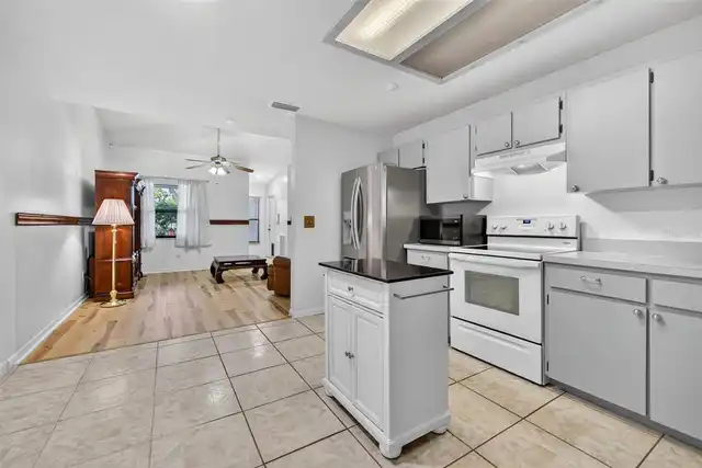 Listing Photo 12