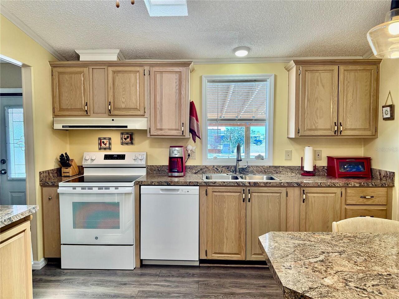 Listing Photo 8