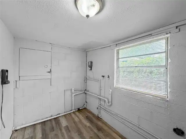 Listing Photo 12