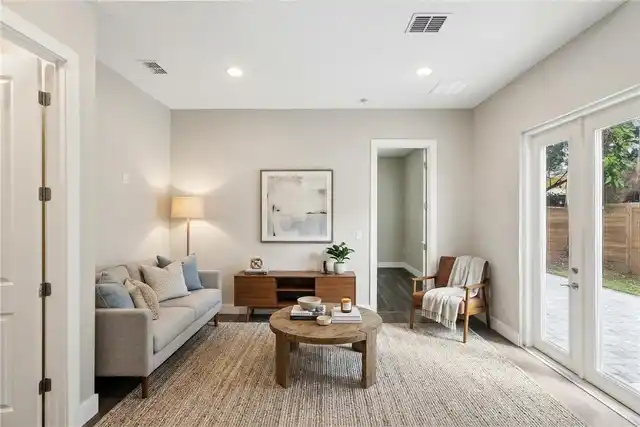 Listing Photo 12