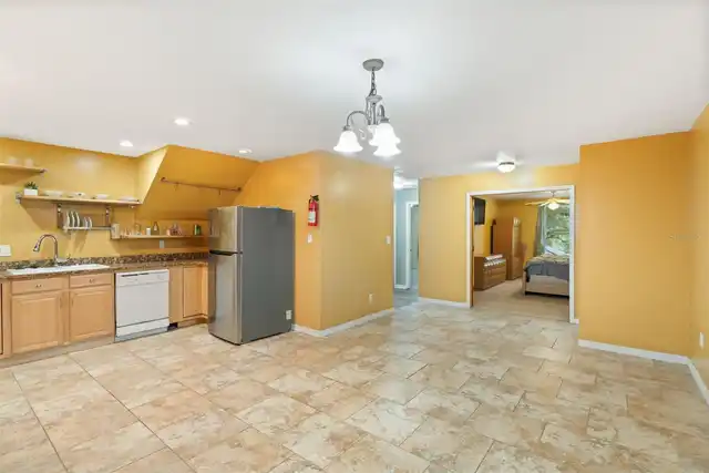 Listing Photo 16