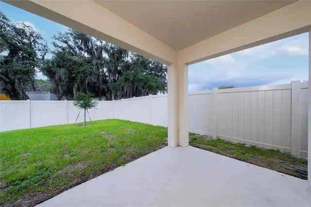 Listing Photo 9