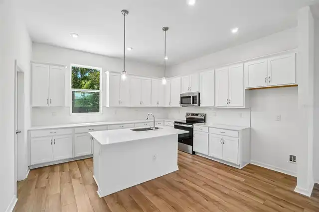 Listing Photo 11