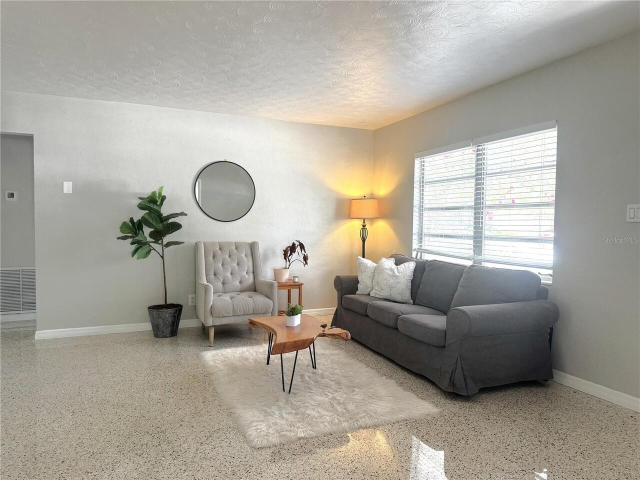 Listing Photo 10