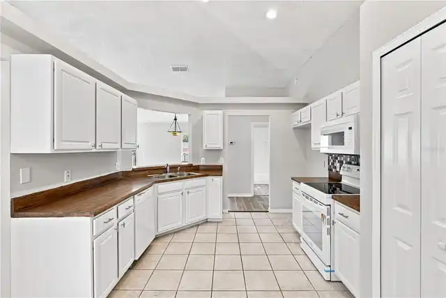 Listing Photo 9