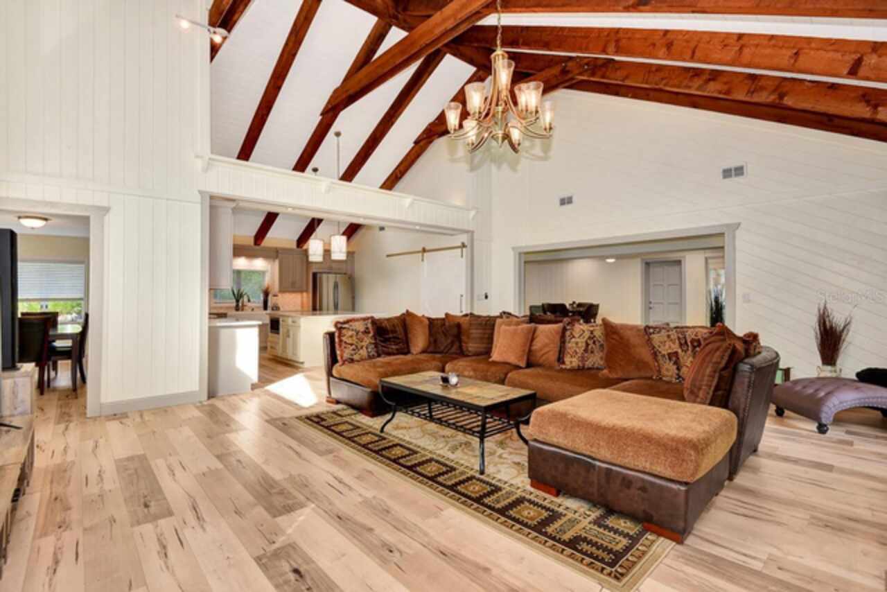 Listing Photo 11