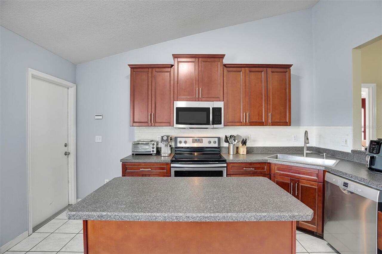 Listing Photo 8