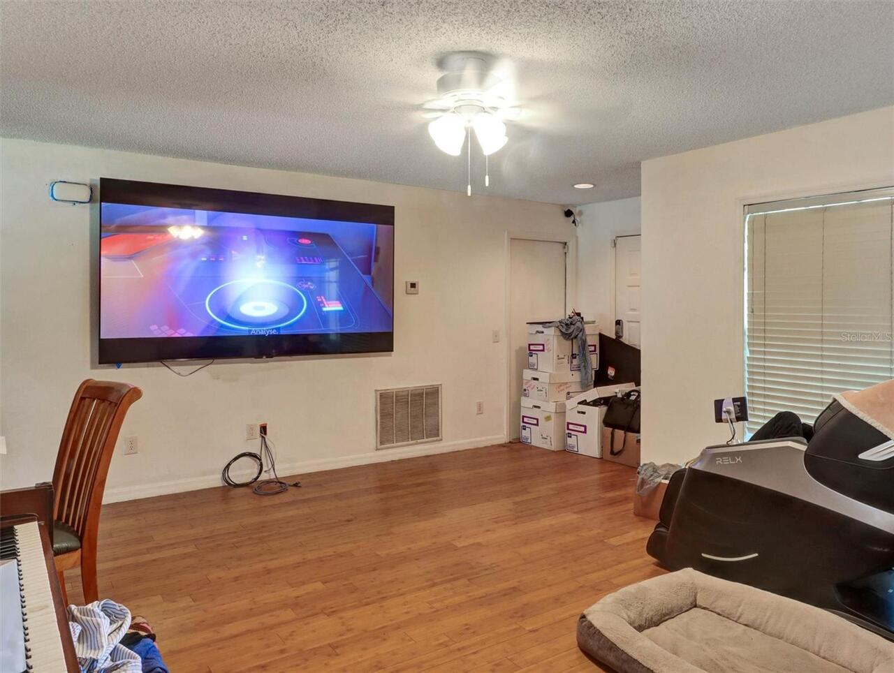 Listing Photo 9