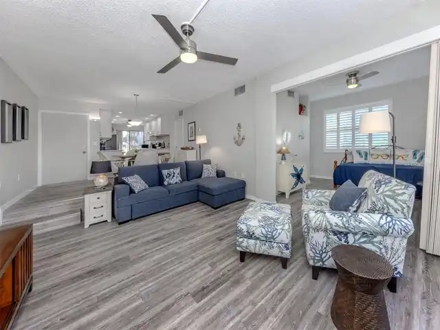Listing Photo 11